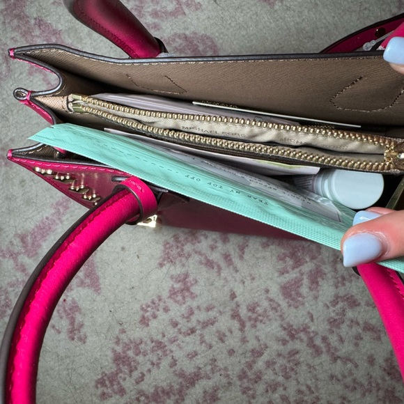 Brand new Michael Kors purse. - Picture 5 of 7